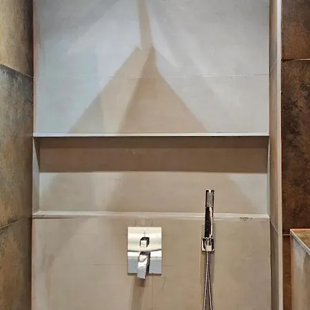 Main 3 * Tirana