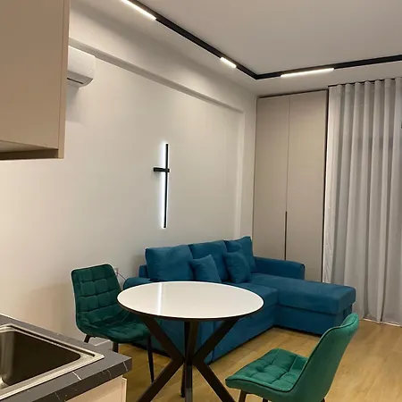 Main 3 * تيرانا