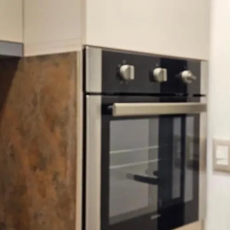 Main 3 * تيرانا