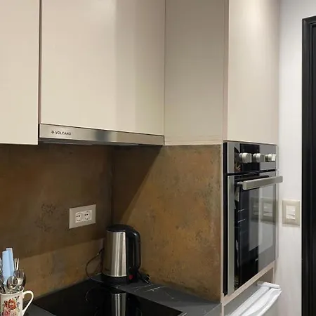 Main 3 * تيرانا